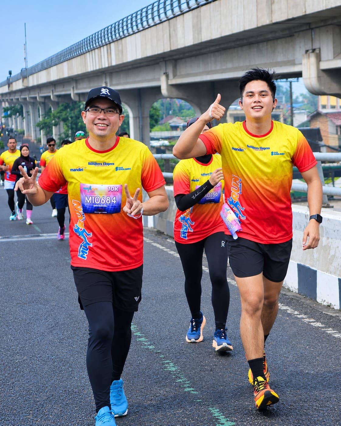 Peserta berlari dalam event Musi Run
